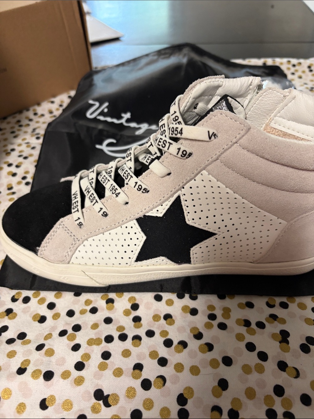 NWT size 7.5 Vintage Havana high tops